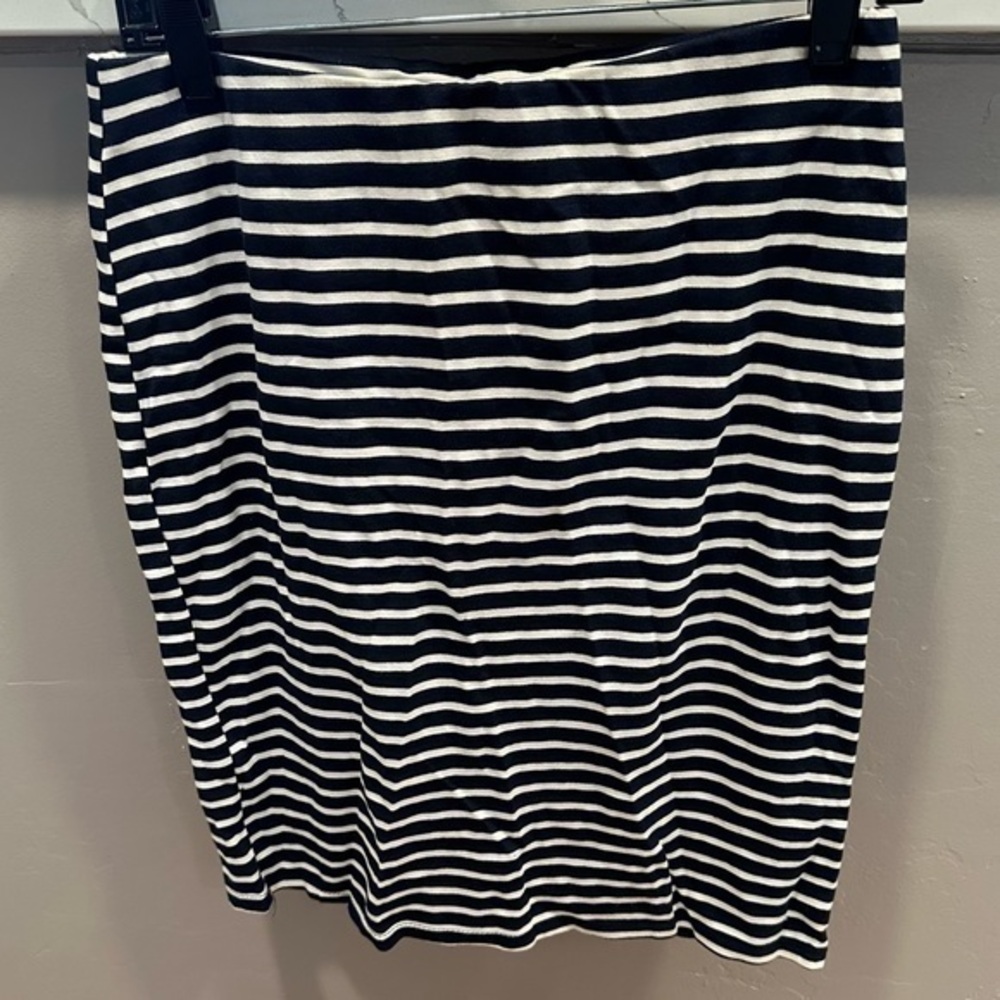 Ann Taylor Navy and‎ White Stripe Knit Skirt stretch EUC Size S It#C39
